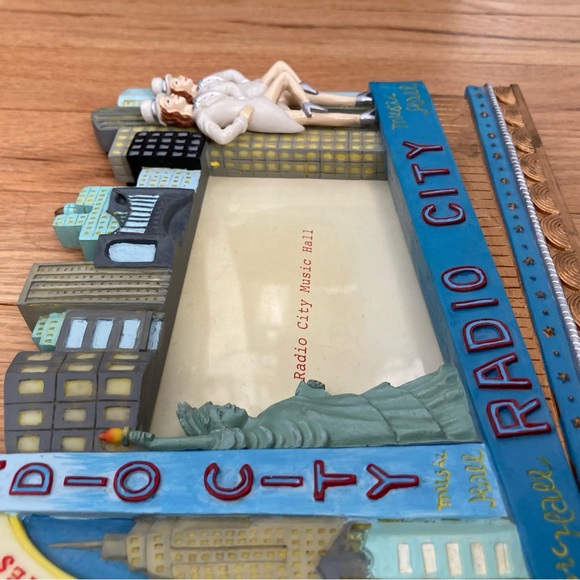 Vintage NIB “75 Years RADIO CITY ROCKETTES” 3D Photo Frame. Ceramic.
2008 - Picture 10 of 14